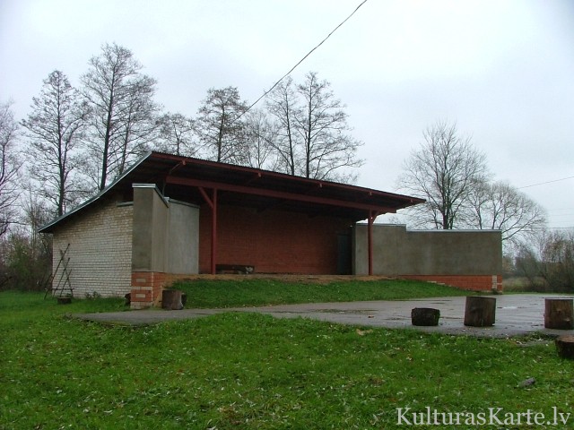 Estrāde