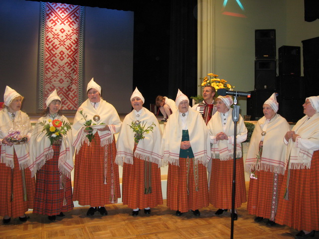  	Vārkavas novada folkloras kopa "Vecvārkava"