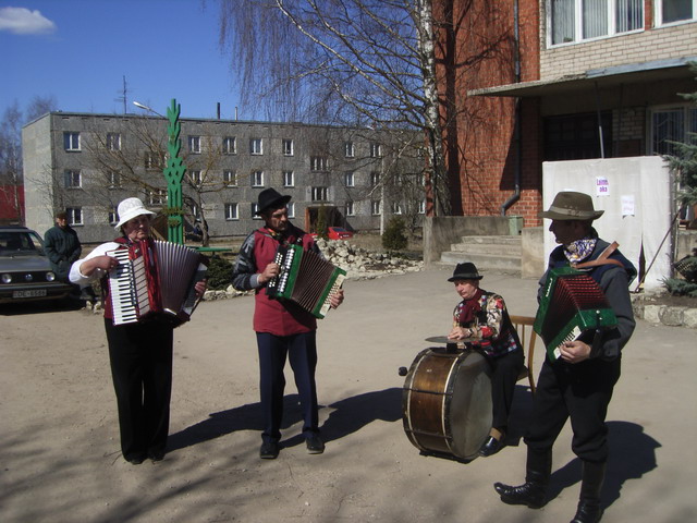 Tie esam mēs